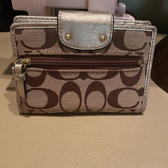 Coach Signature Wallet - Picture 2 of 9